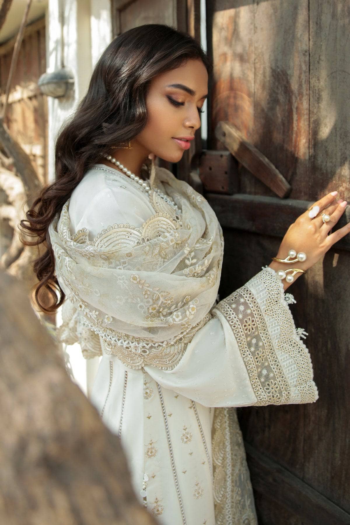 img_baroque_swiss_voil_22_awwal_boutique