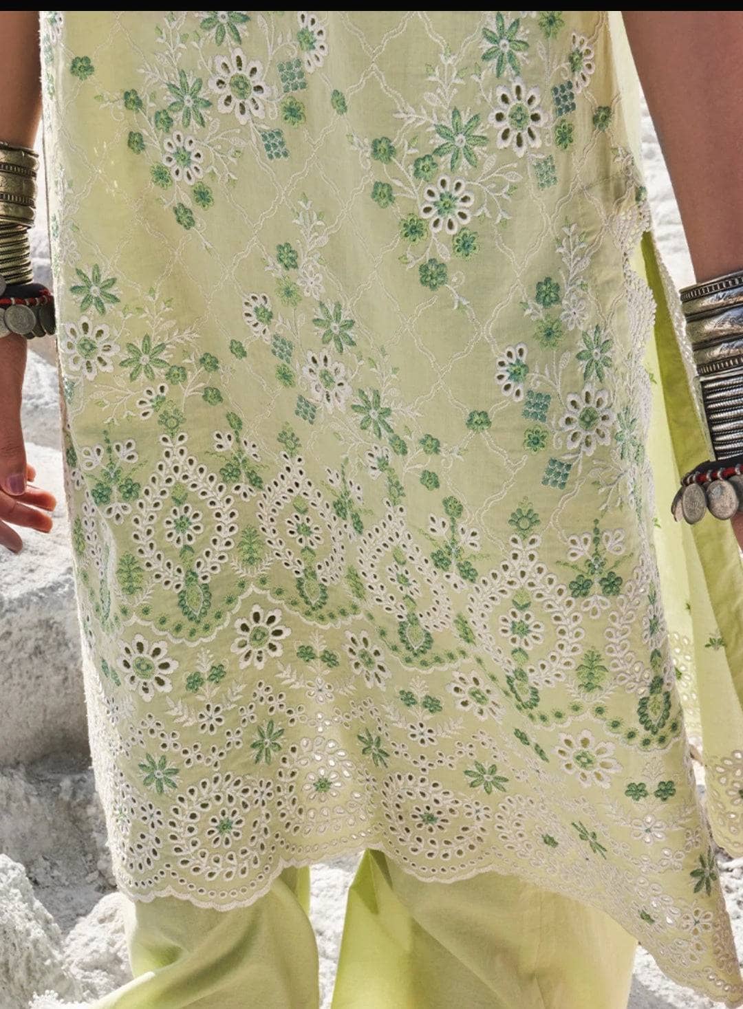 img_lawnkari_lawn_22_awwal_boutique