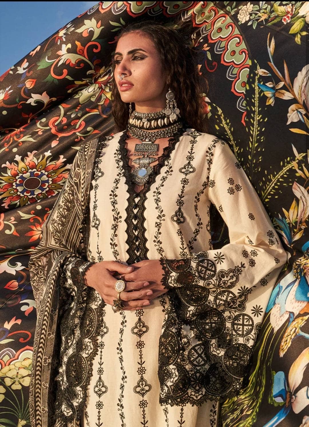 img_lawnkari_lawn_22_awwal_boutique