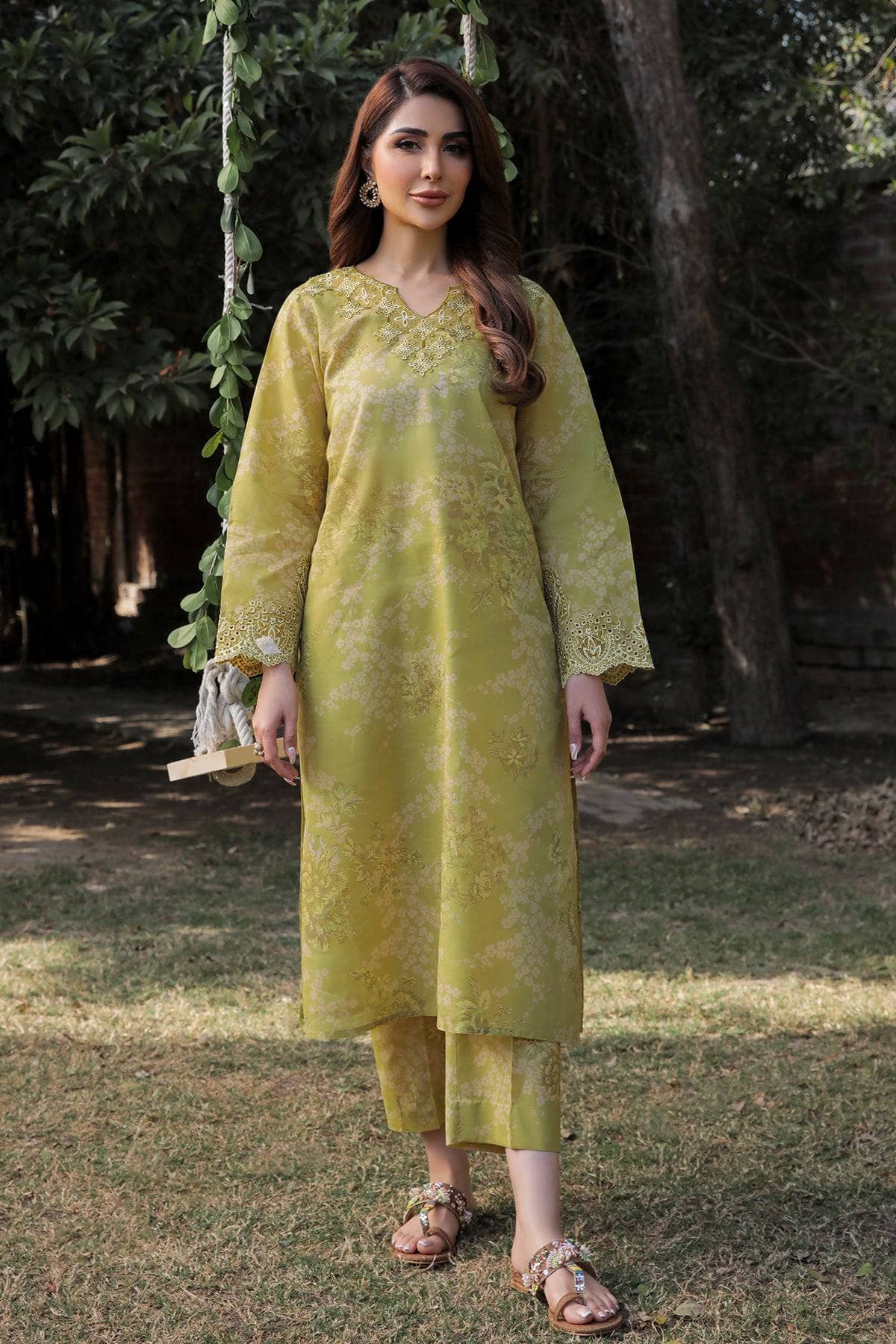 img_baroque_unstitched_lawn_collection_23_awwal_boutique