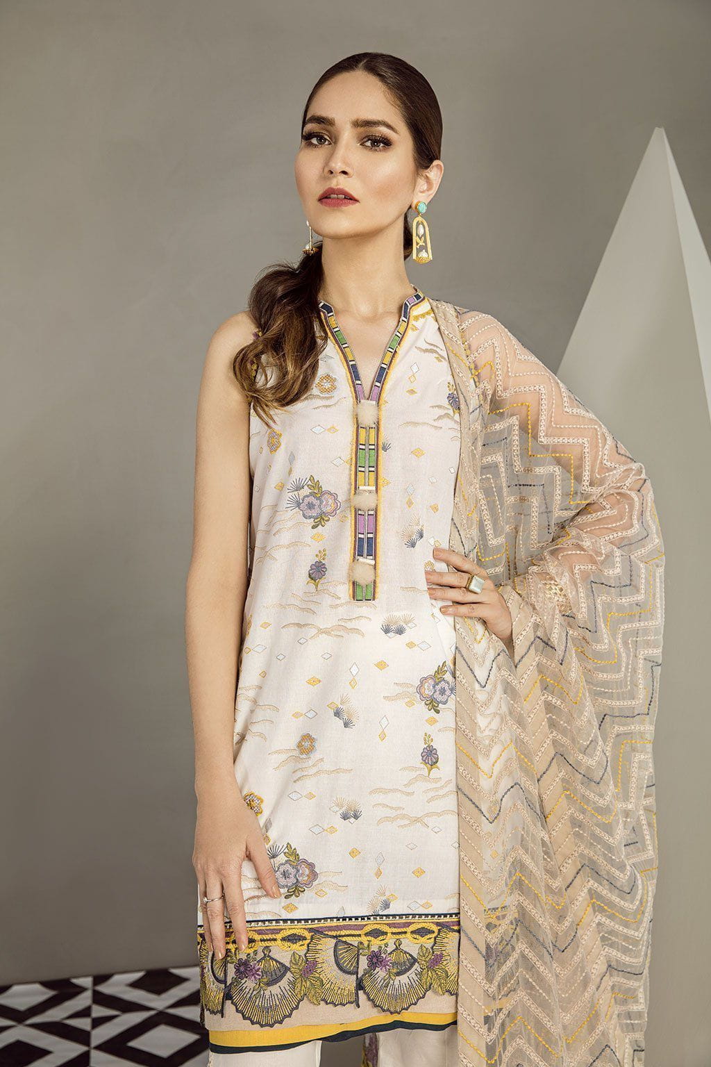 img_baroque_lawn_collection_awwal_boutique