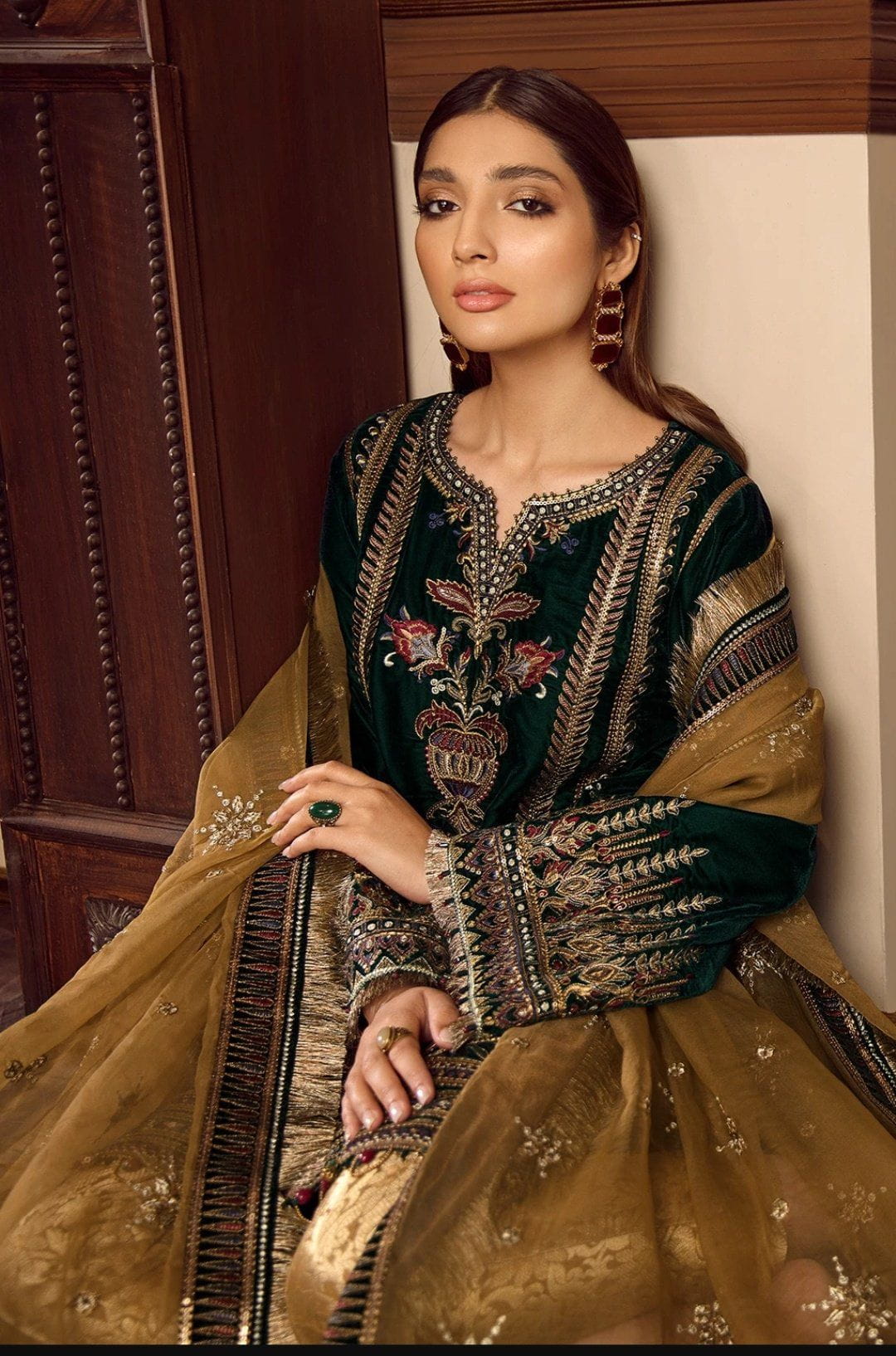 img_baroque_velvet_embroidered_collection_awwal_boutique