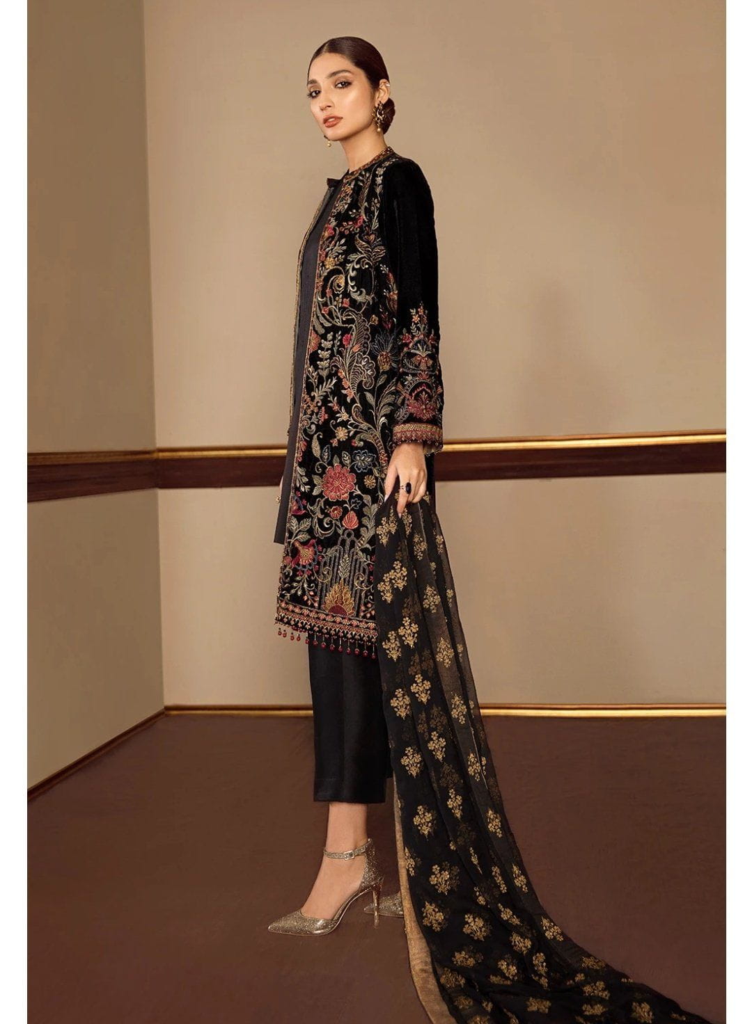 img_baroque_velvet_embroidered_collection_awwal_boutique
