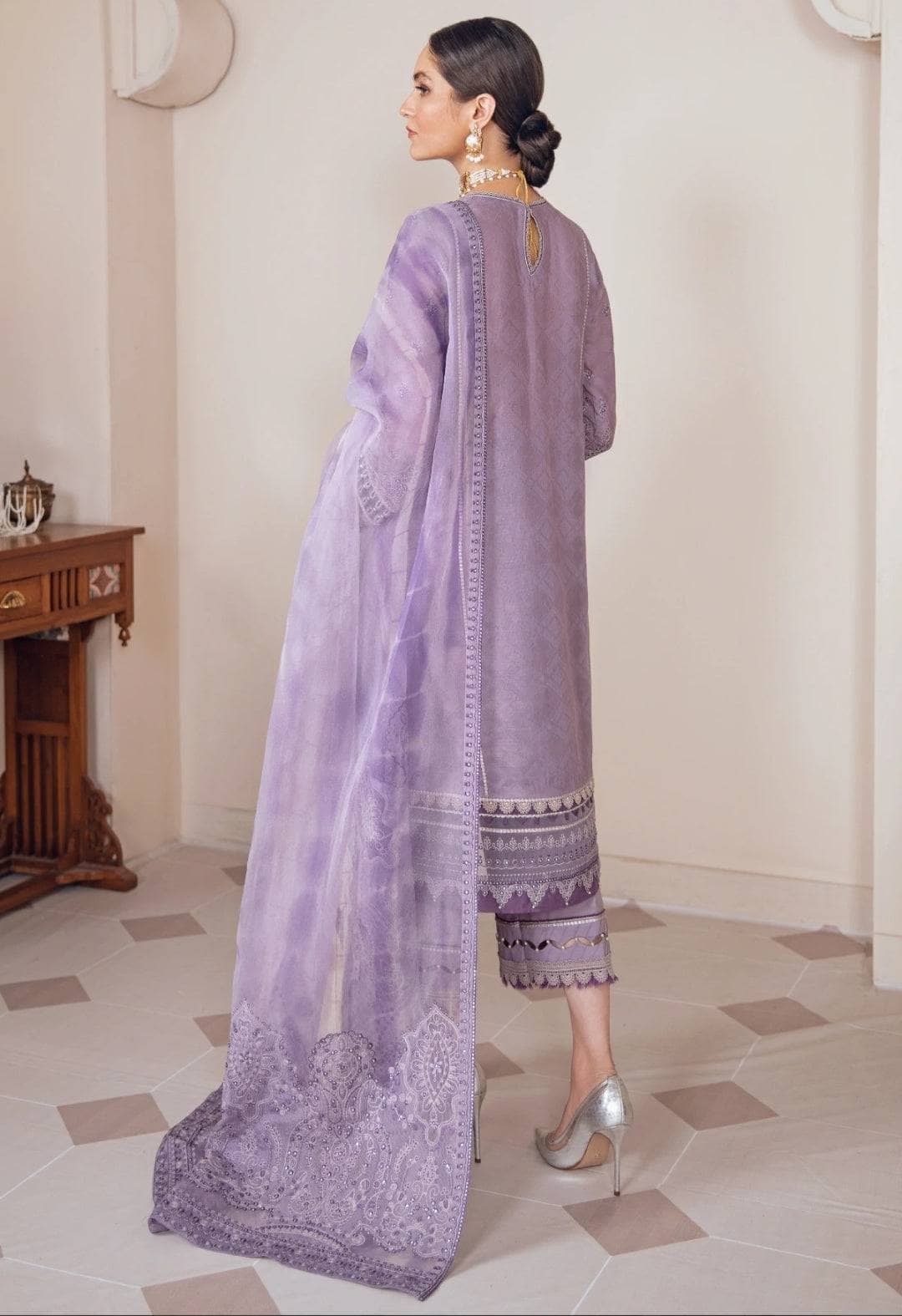 img_baroque_khurmi_jacquard_lawn_awwal_boutique