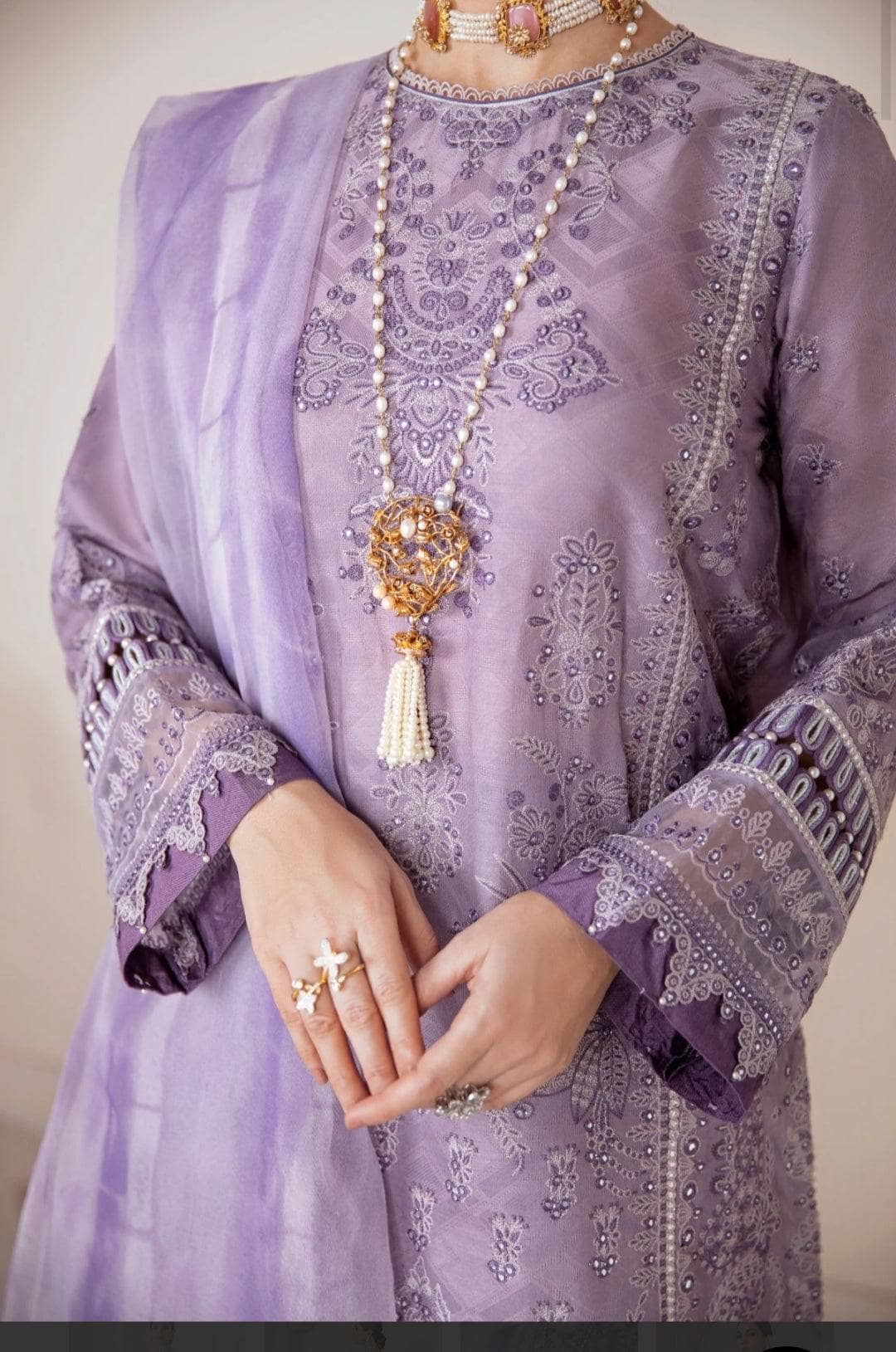 img_baroque_khurmi_jacquard_lawn_awwal_boutique