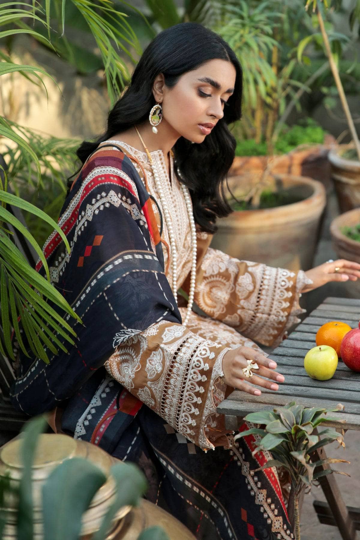 img_baroque_swiss_voil_22_awwal_boutique