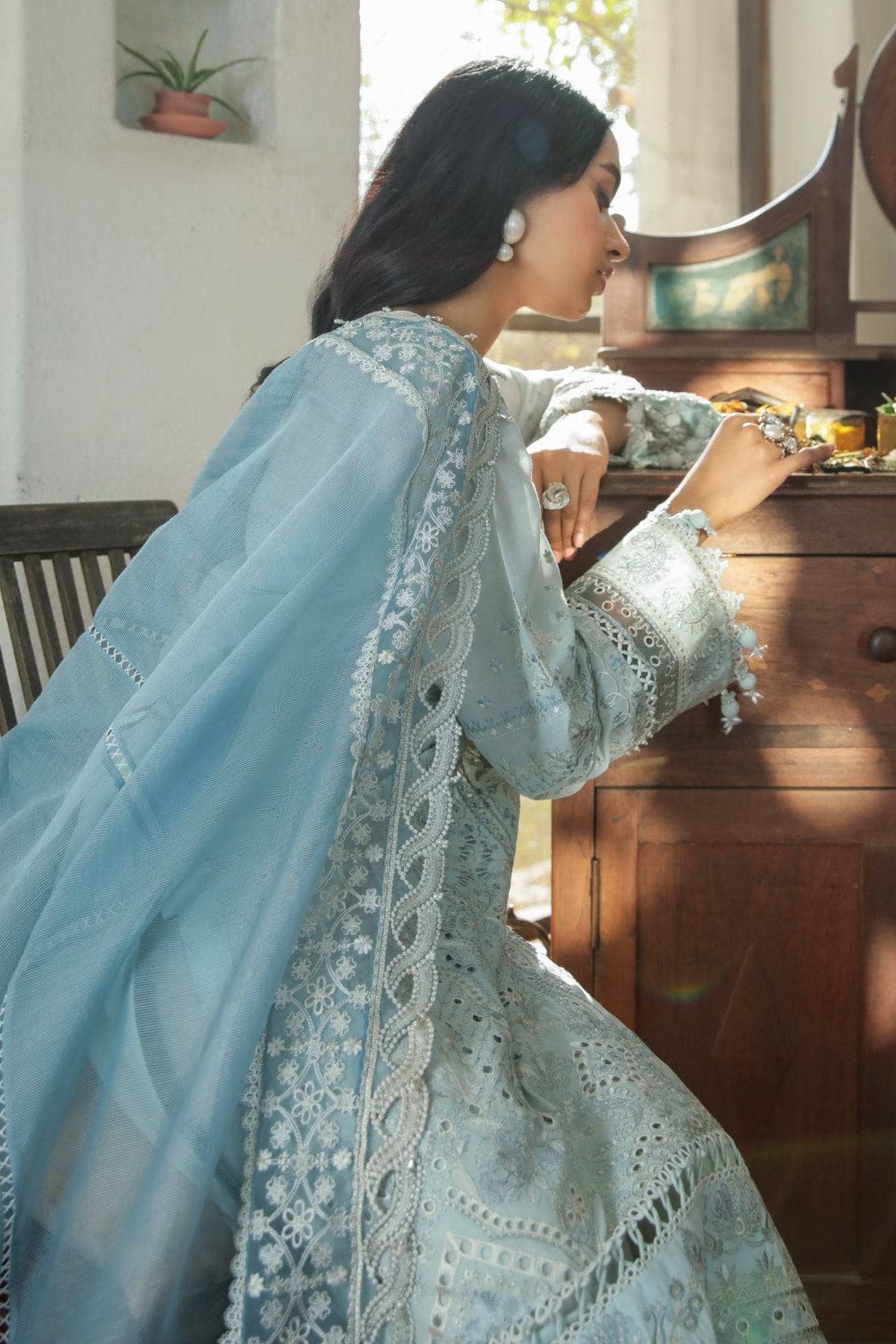 img_baroque_swiss_voil_awwal_boutique
