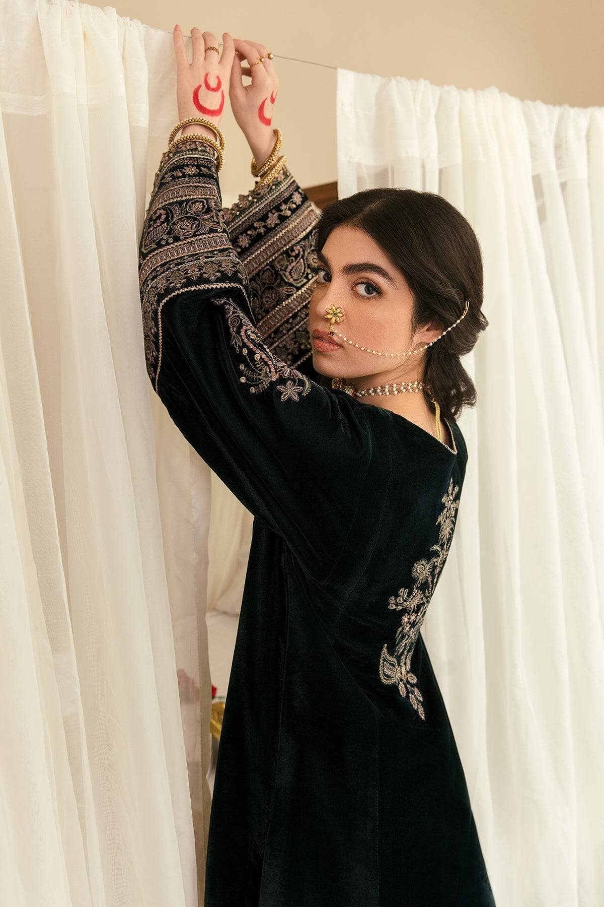 img_baroque_velvet_awwal_boutique