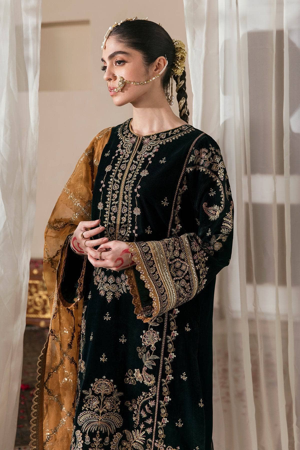 img_baroque_velvet_awwal_boutique