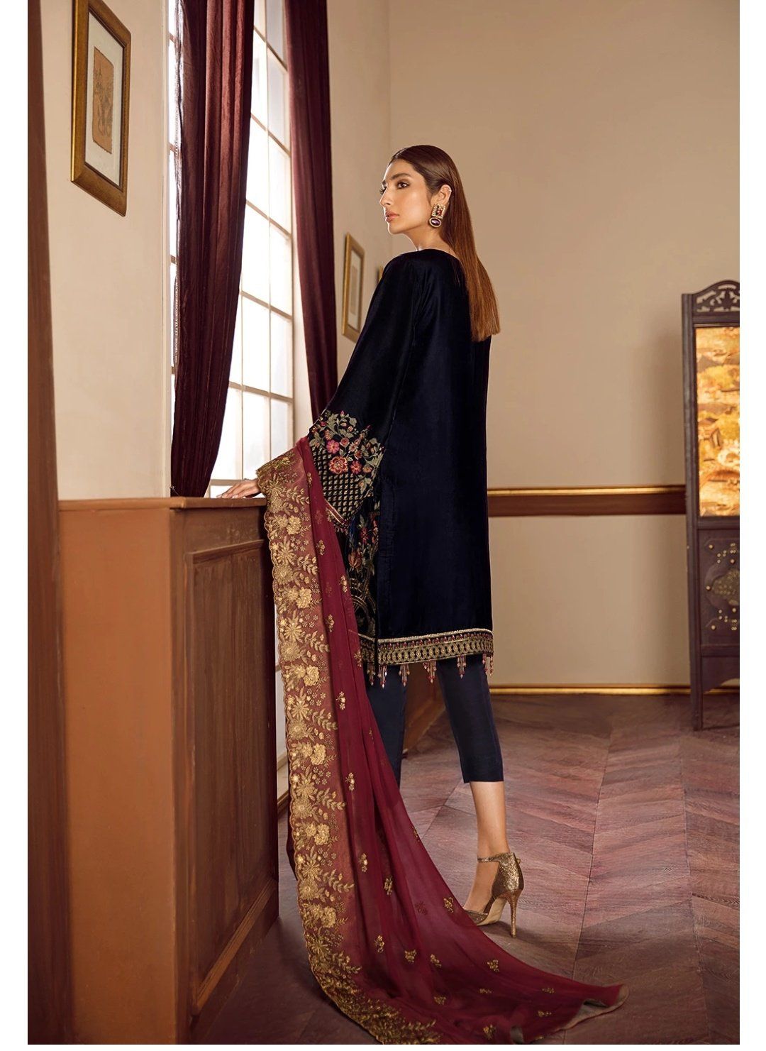 img_baroque_velvet_embroidered_collection_awwal_boutique
