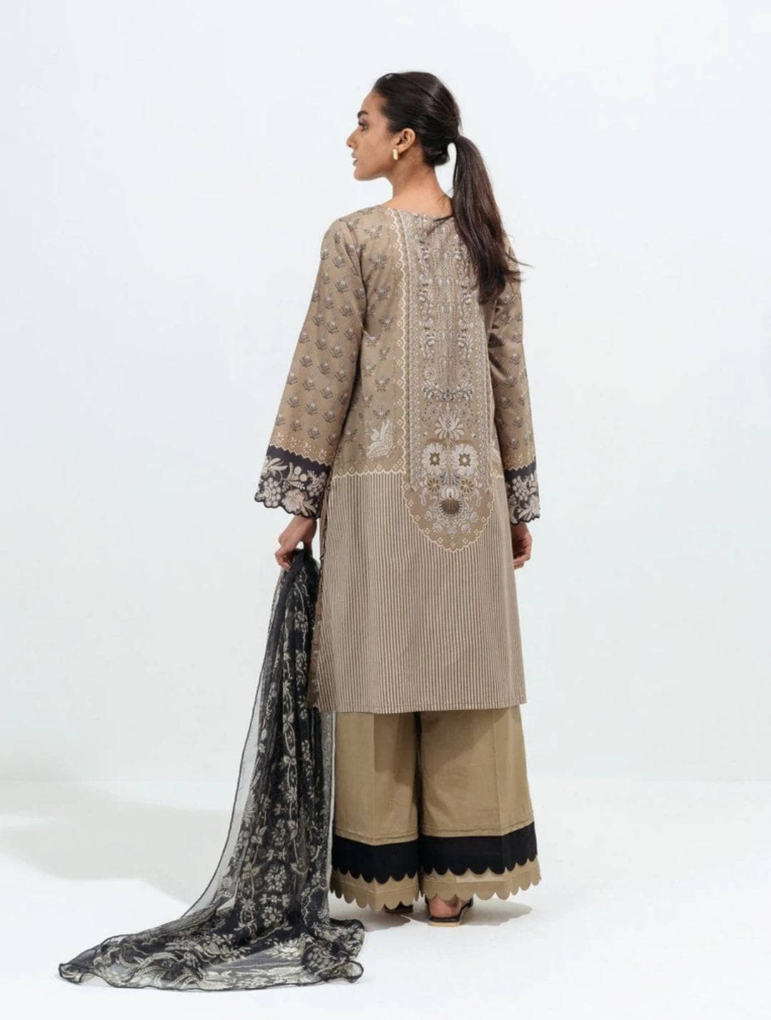 img_beechtree_lawn_22_awwal_boutique