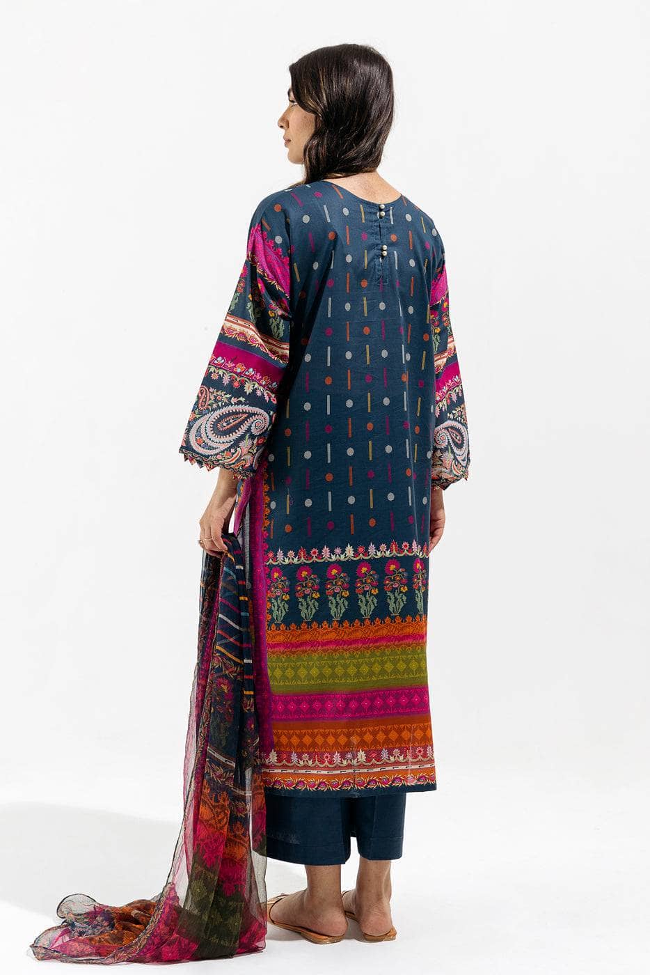 img_beechtree_lawn_23_awwal_boutique