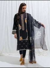 img_beechtree_monochrome_lawn_2021_awwal_boutique