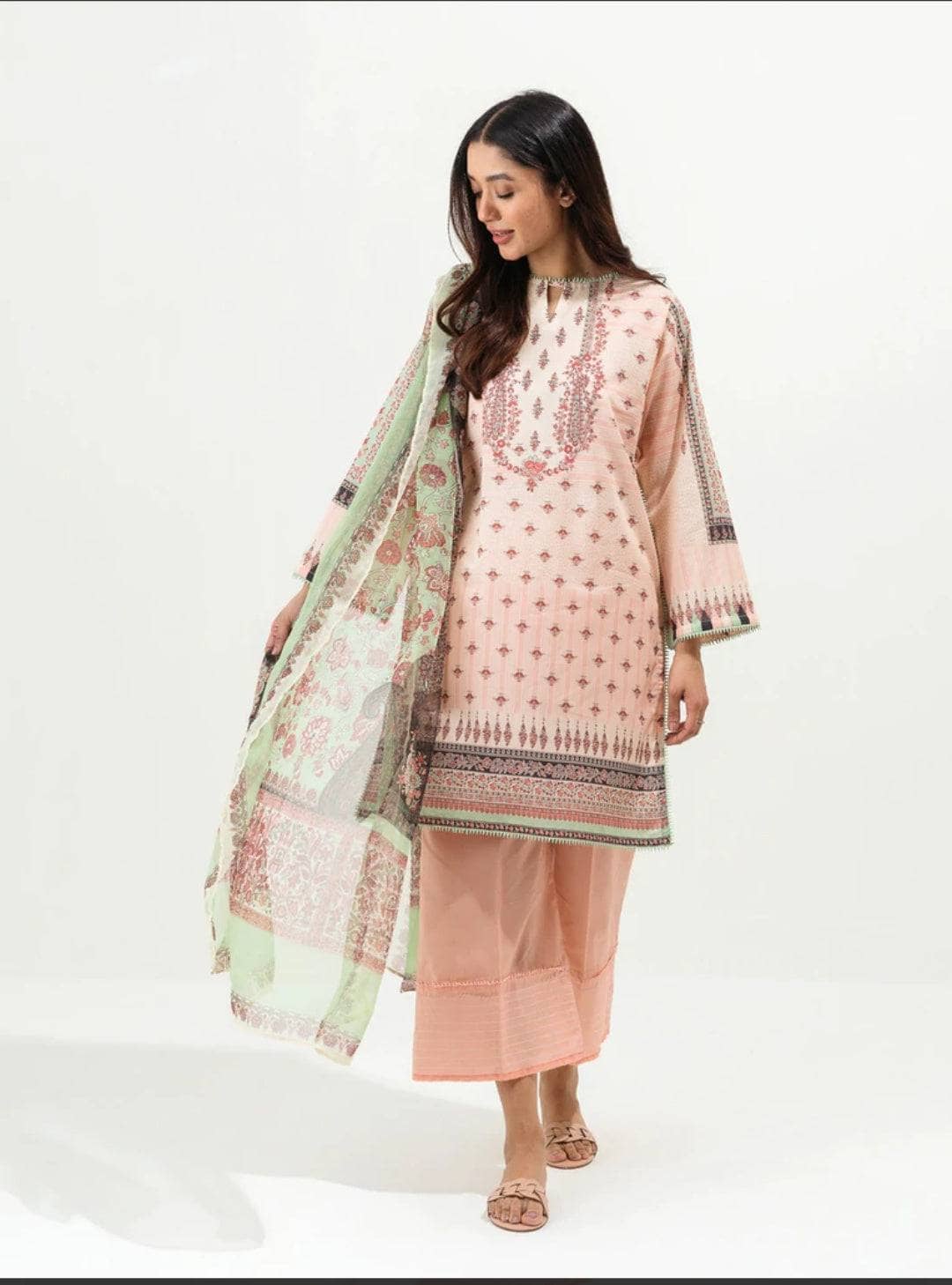 img_beechtree_lawn_22_awwal_boutique