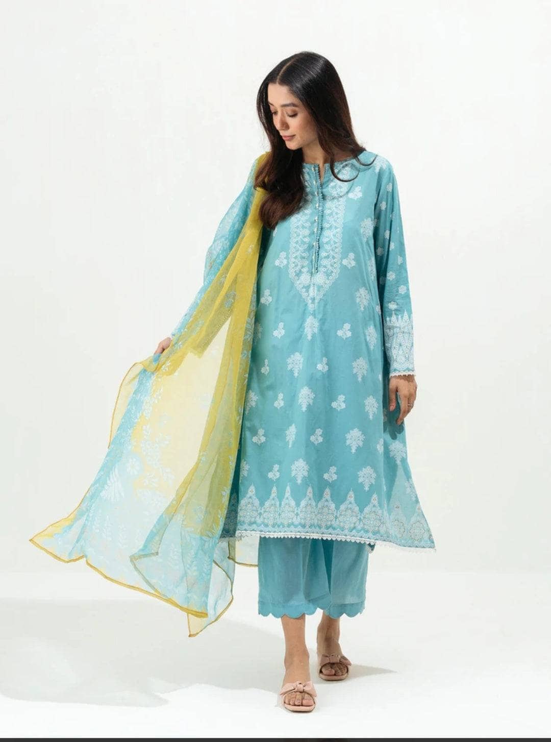 Img_beechtree_lawn_22_awwal_boutique