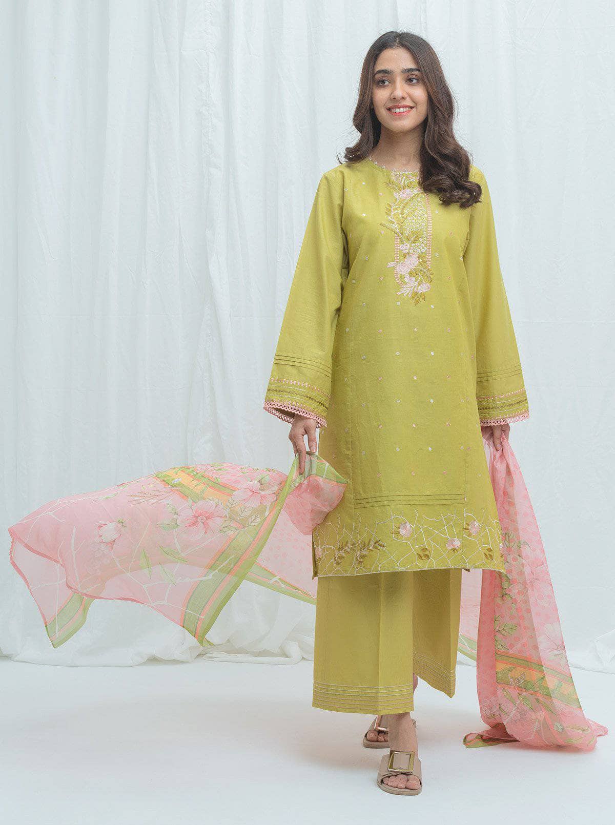 img_beechtree_lawn_2021_awwal_boutique