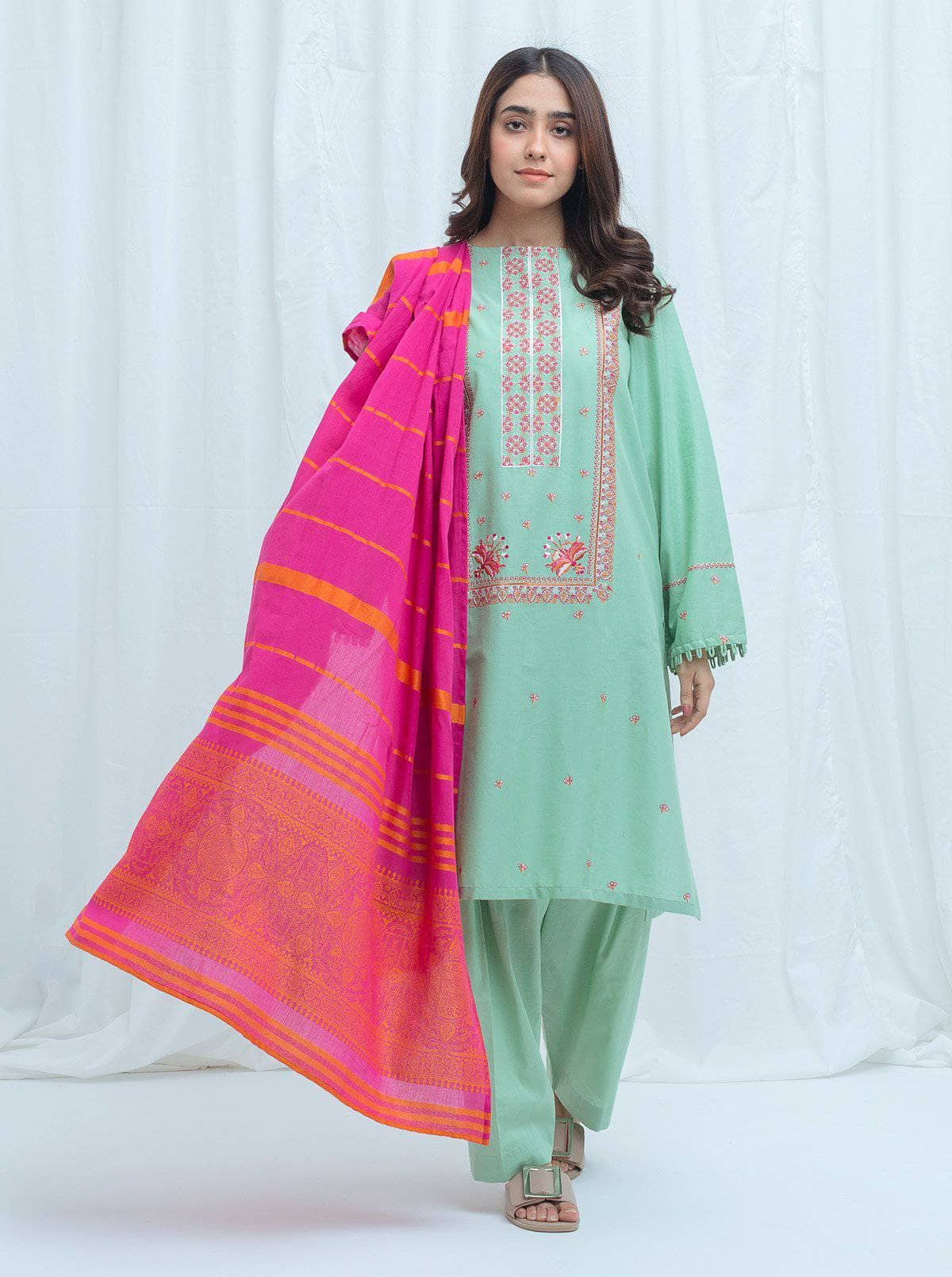 img_beechtree_lawn_2021_awwal_boutique