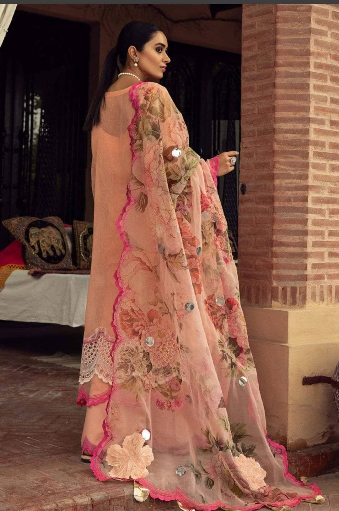img_charizma_signature_eid_lawn_2021_awwal_boutique