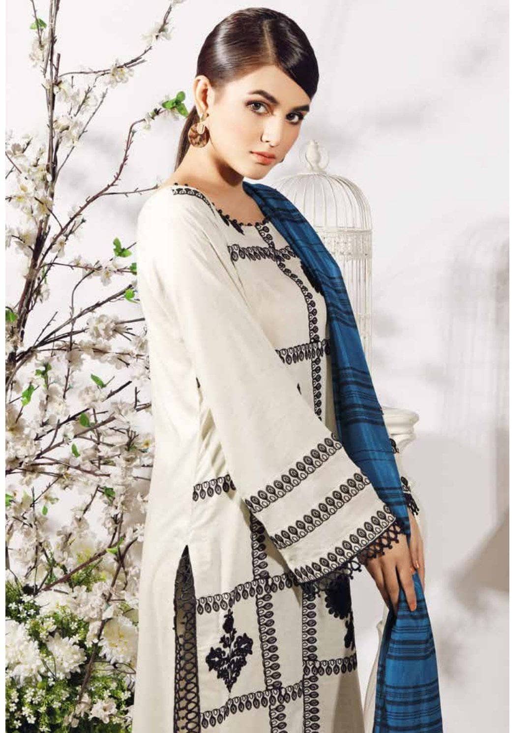 img_charizma_infinity_lawn_2021_awwal_boutique