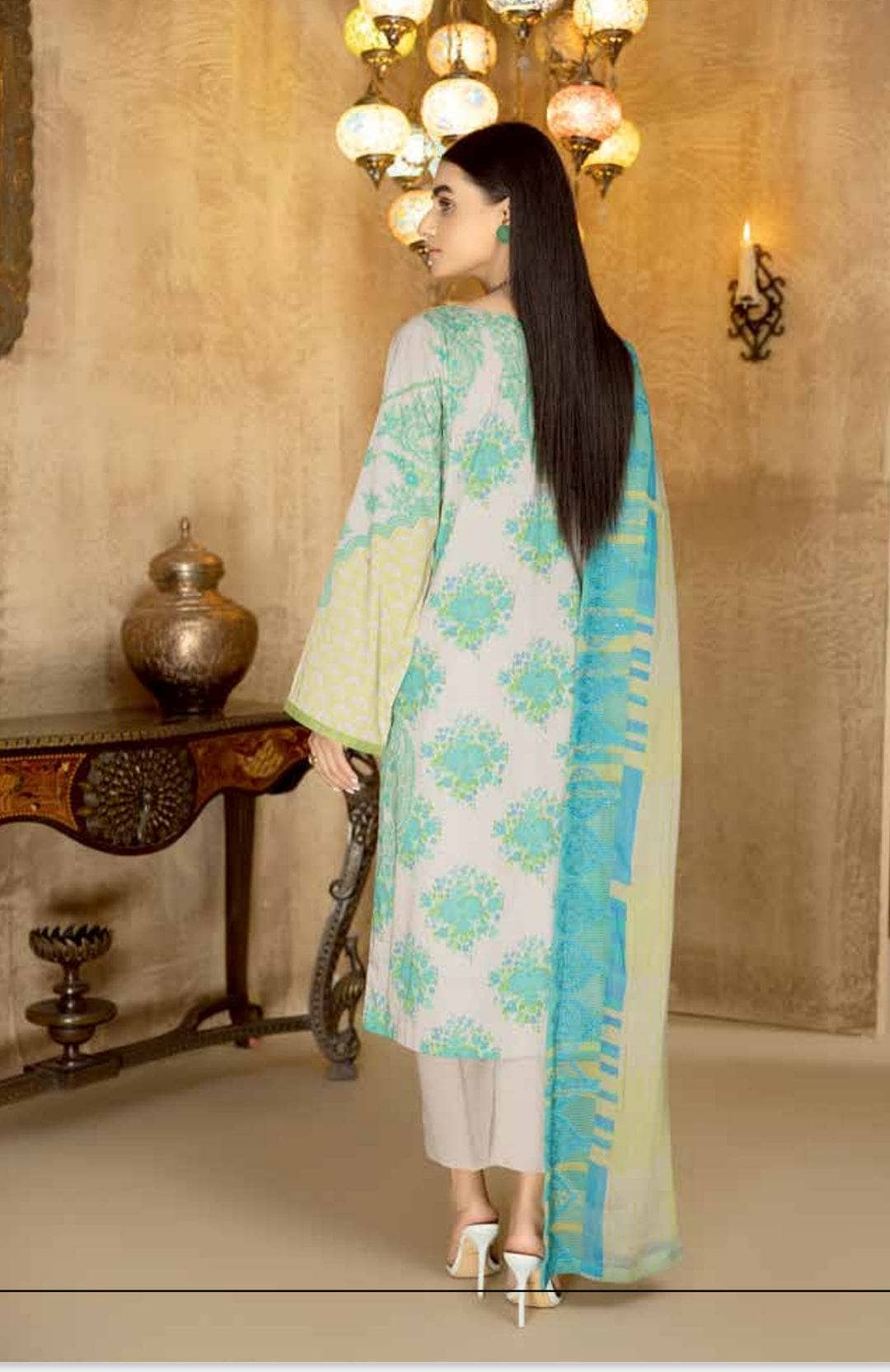 Img_charizma_aniiq_lawn_22_awwal_boutique