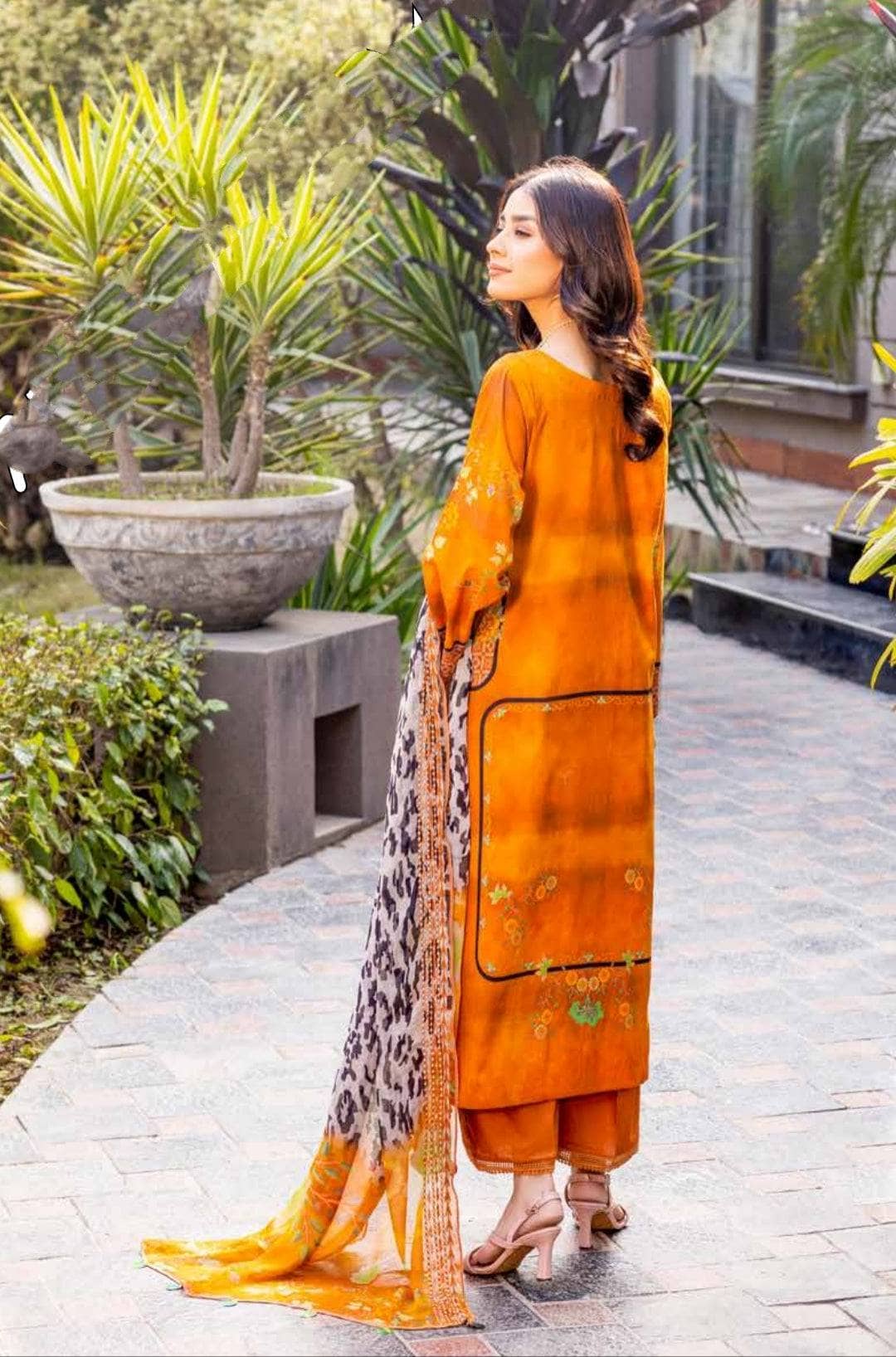 img_charizma_combination_lawn_23_awwal_boutique