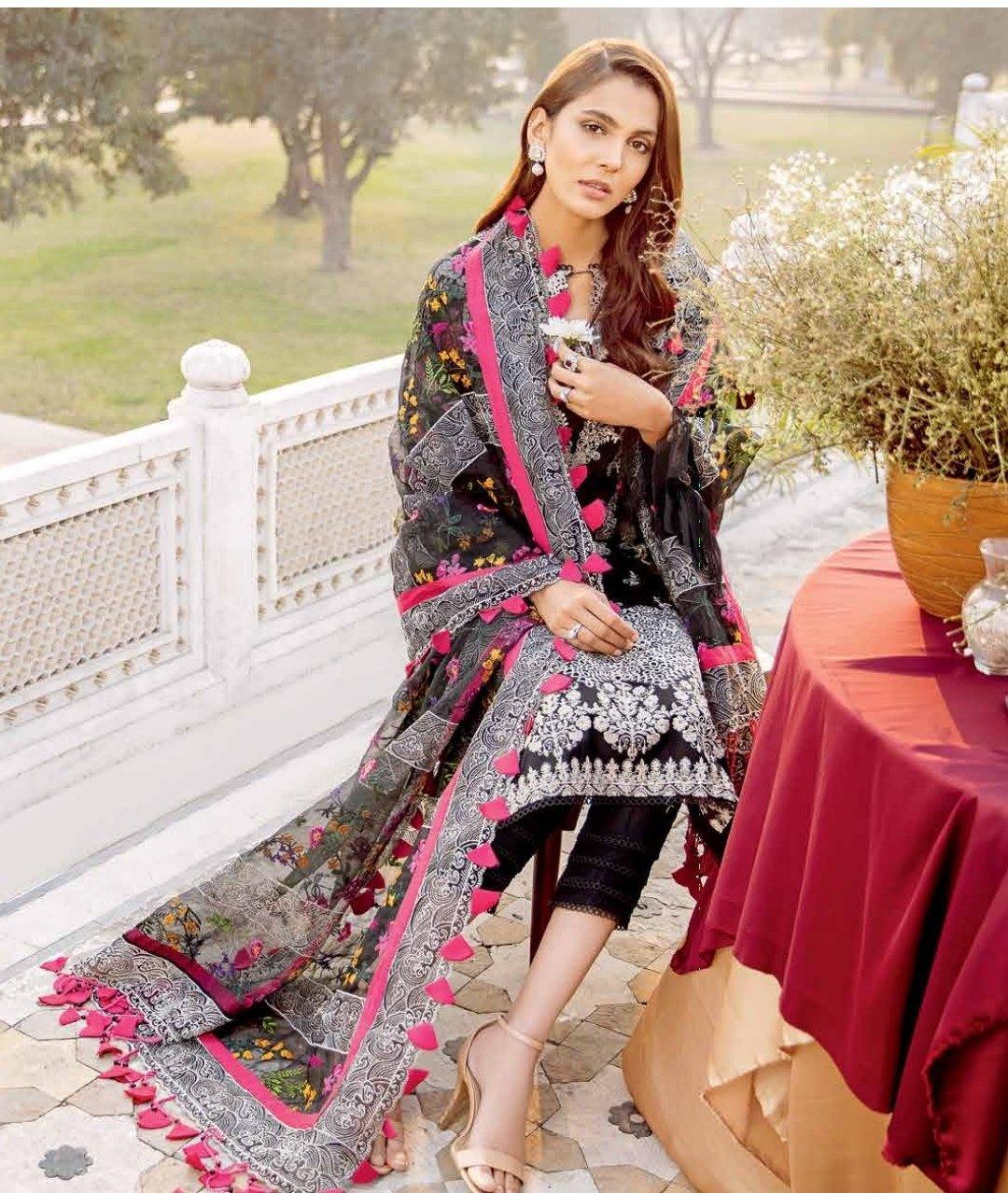 img_charizma_signature_lawn_collection_awwal_boutique