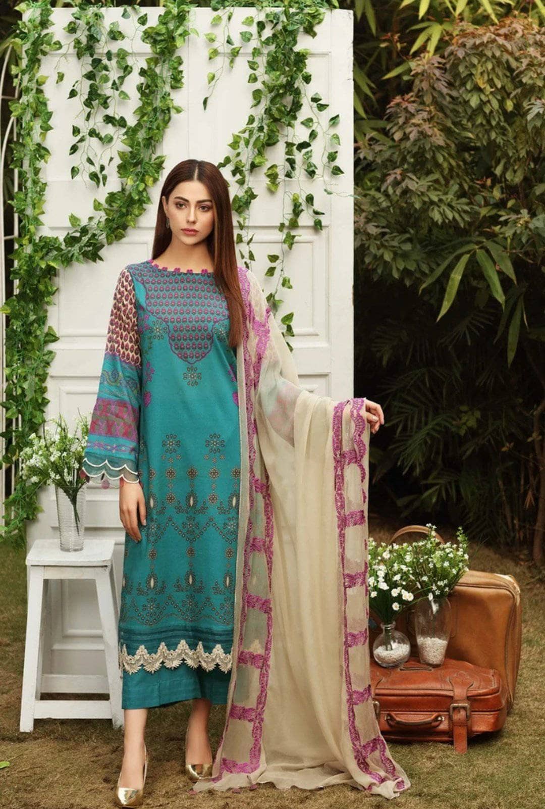 img_charizma_aniiq_lawn_2021_awwal_boutique