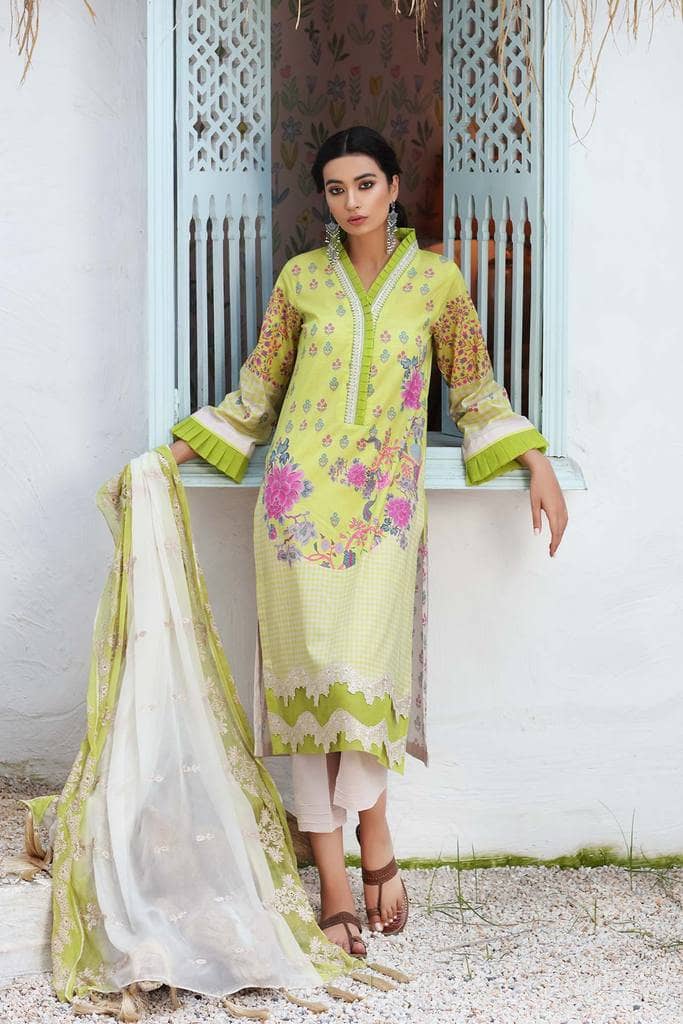 img_charizma_naranji_lawn_2021_awwal_boutique