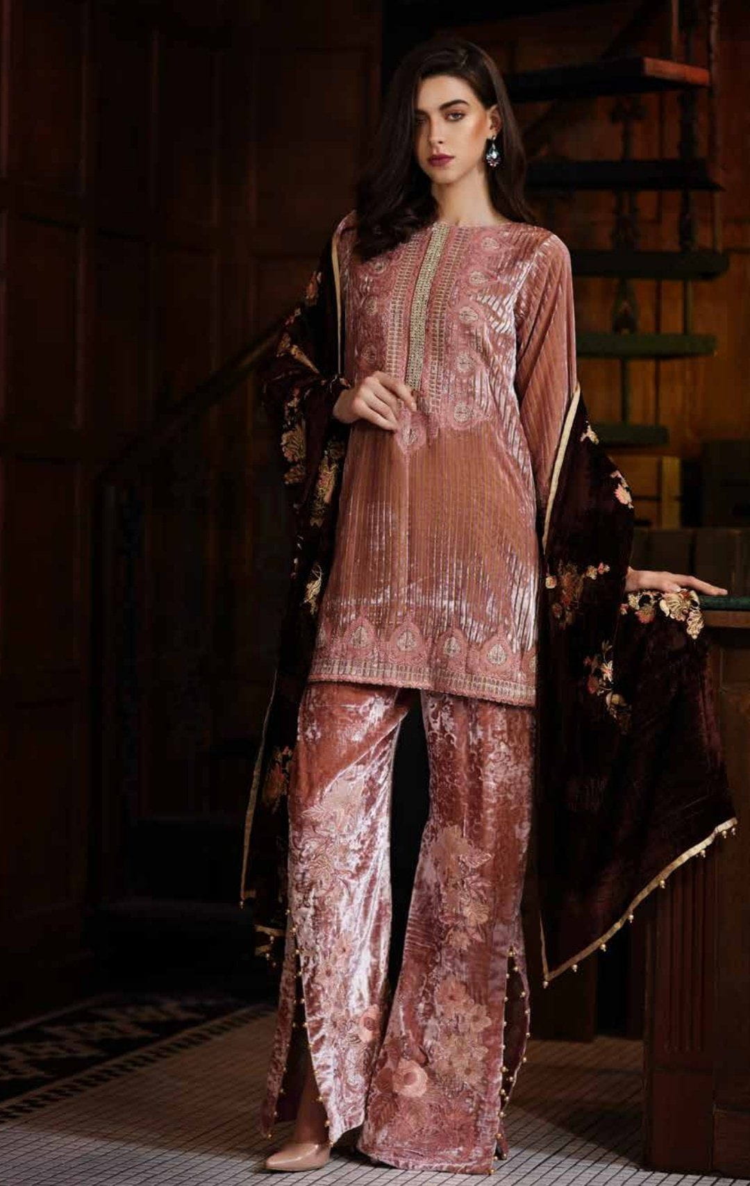 img_charizma_signora_velvet_collection_awwal_boutique