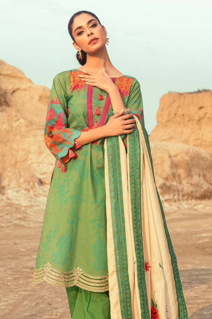 img_charizma_naranji_lawn_2021_awwal_boutique