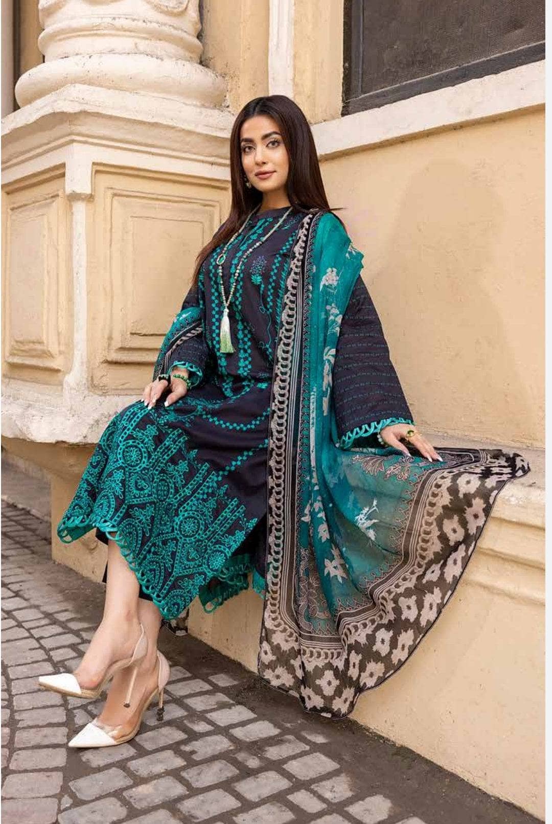 img_charizma_Qaus_lawn_awwal_boutique