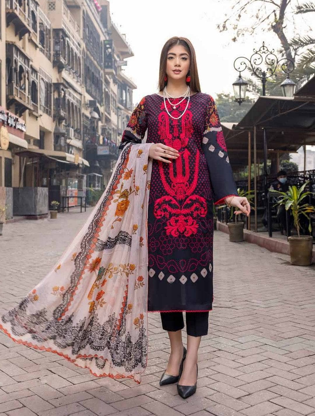 img_charizma_Qaus_lawn_awwal_boutique