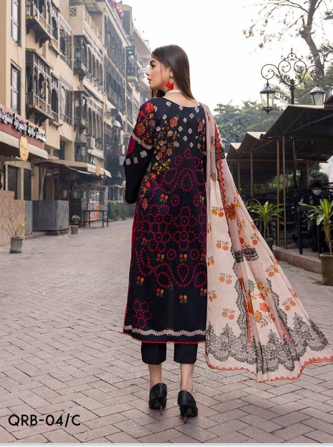 img_charizma_Qaus_lawn_awwal_boutique