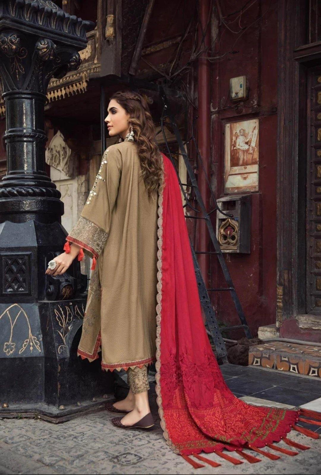 img_charizma_masakali_signature_winter_collection_awwal_boutique