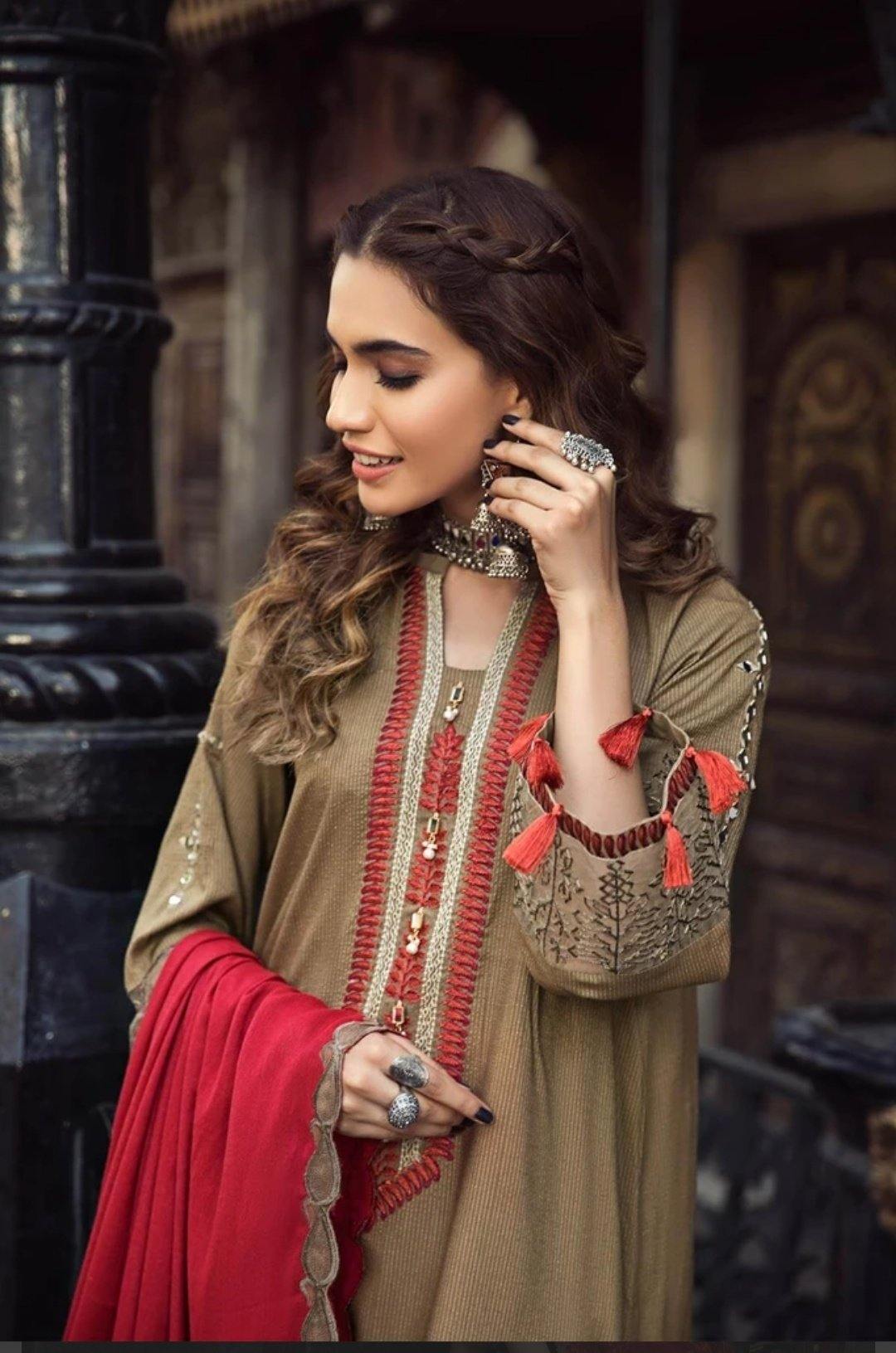 img_charizma_masakali_signature_winter_collection_awwal_boutique