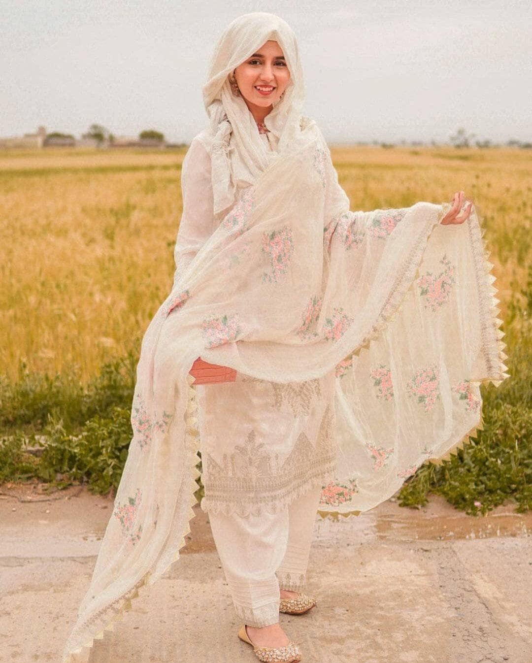 img_charizma_baad_e_naseem_lawn_awwal_boutique