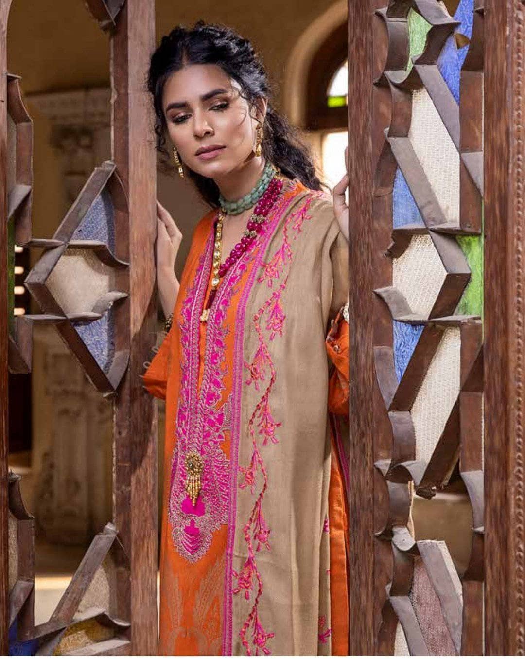 img_charizma_signature_leather_jacquard_woolen_shawl_awwal_boutique