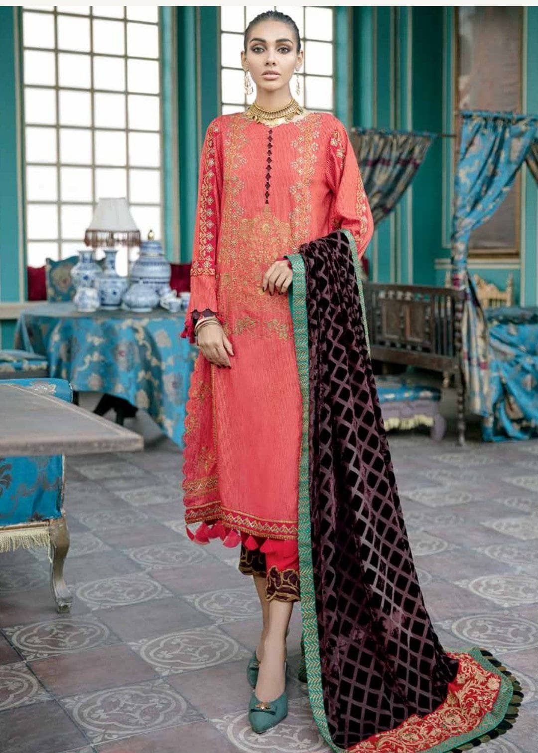 img_charizma_signature_velvet_shawls_awwal_boutique