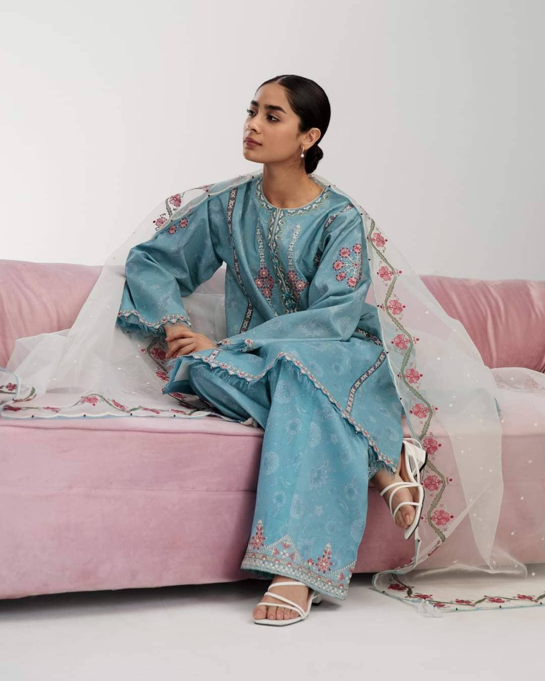 img_coco_lawn_by_zara_shahjahan_23_awwal_boutique