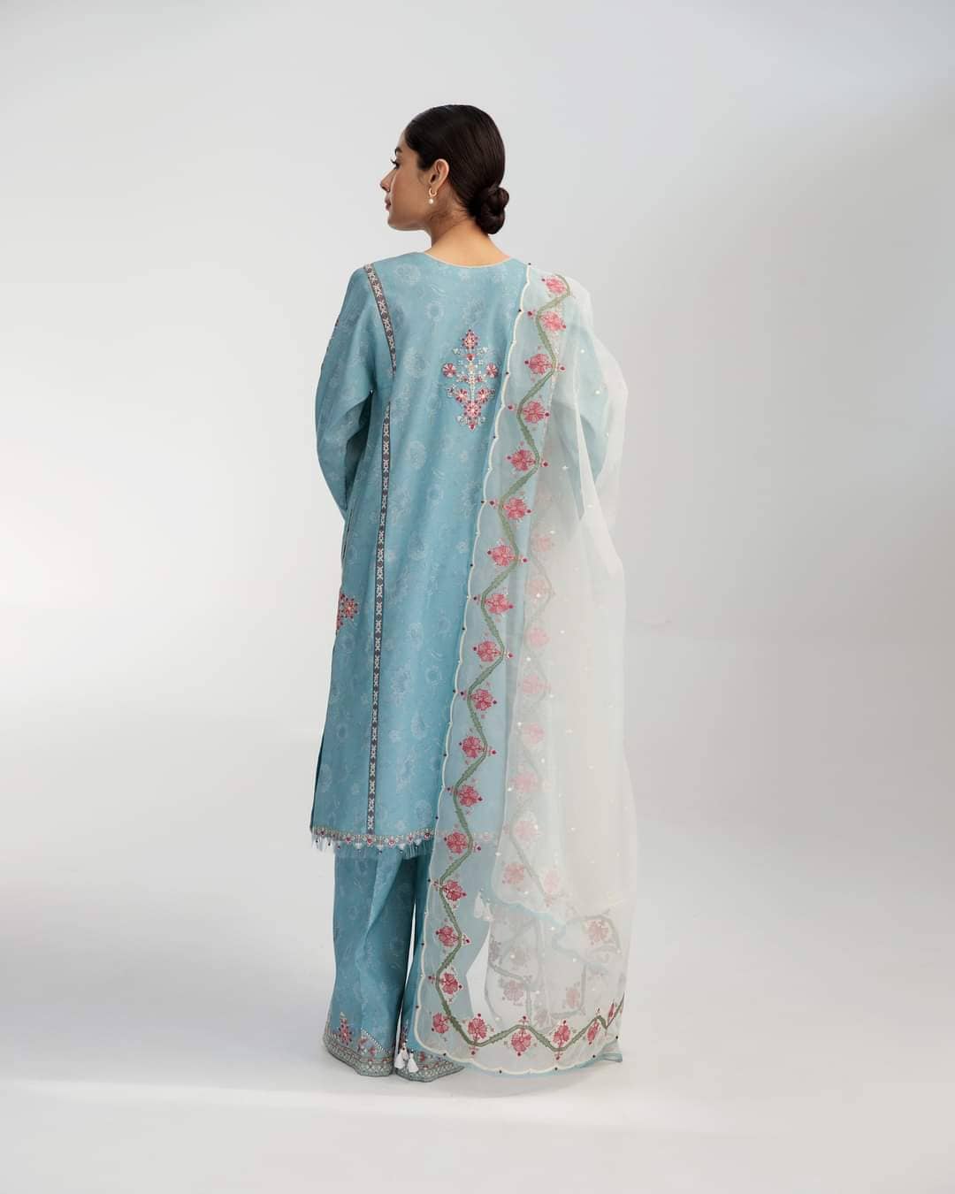img_coco_lawn_by_zara_shahjahan_23_awwal_boutique