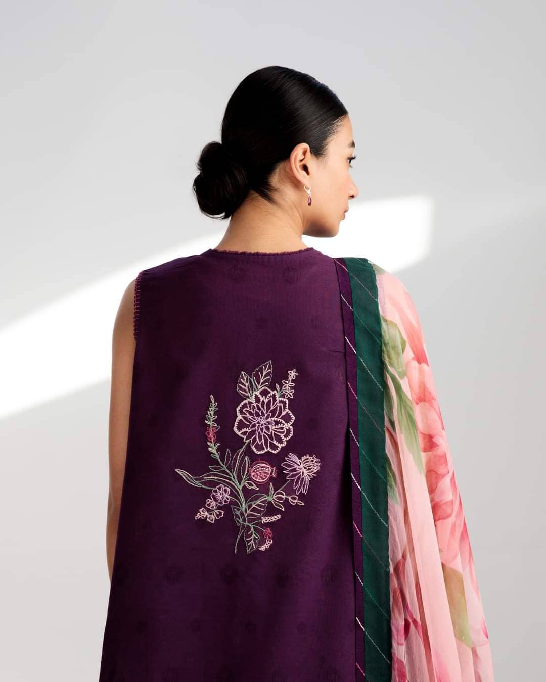 img_coco_lawn_by_zara_shahjahan_23_awwal_boutique