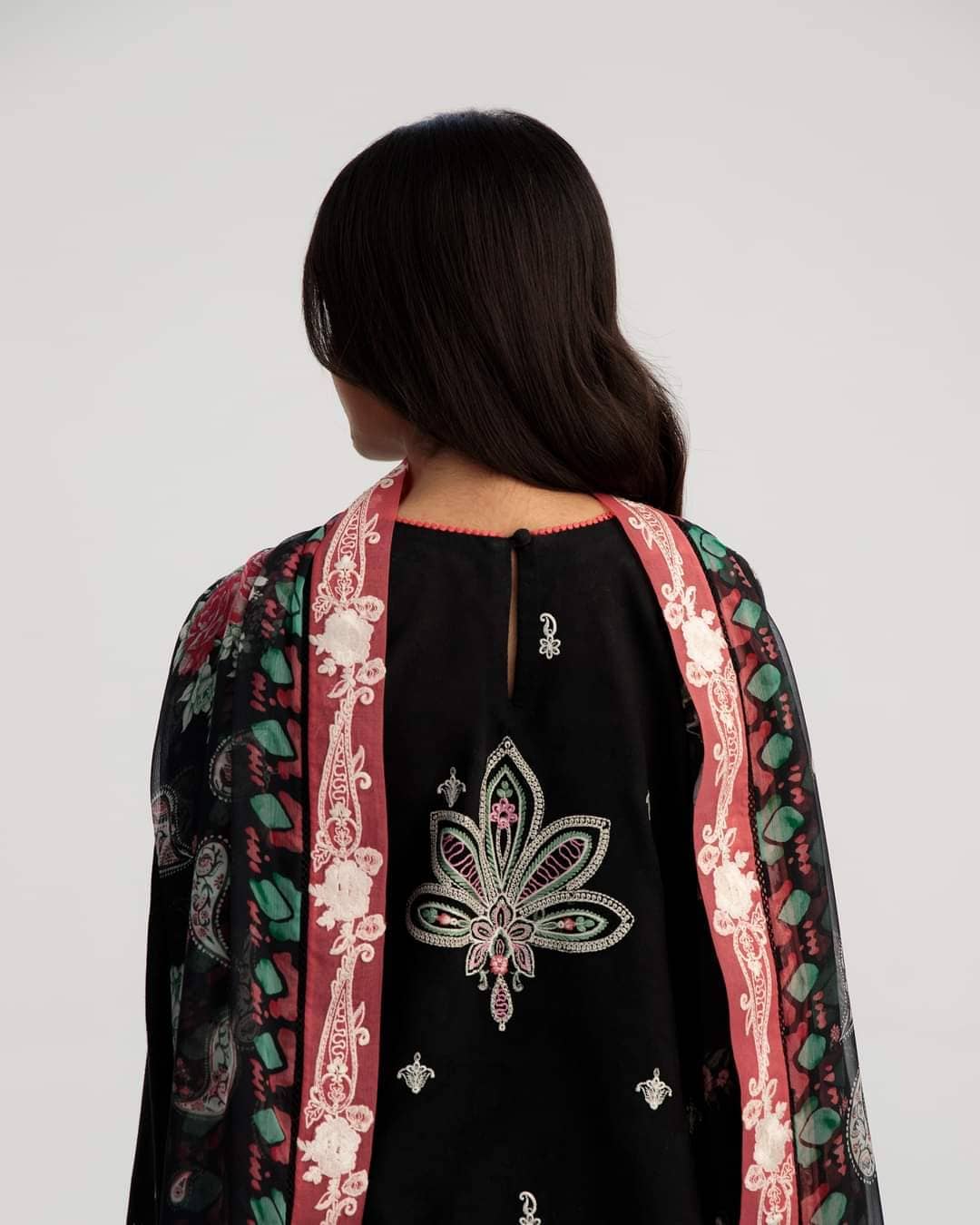 img_coco_lawn_by_zara_shahjahan_23_awwal_boutique
