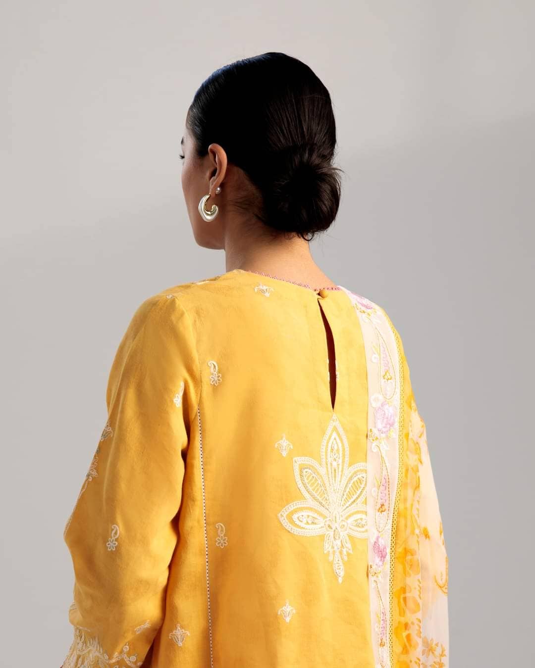 img_coco_lawn_by_zara_shahjahan_23_awwal_boutique