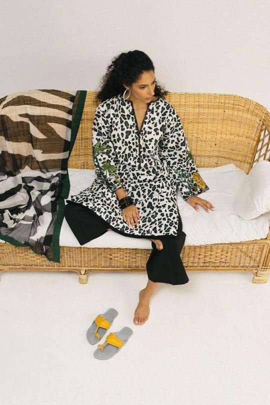 img_coco_lawn_by_zara_shahjahan_2020_awwal_boutique_10B