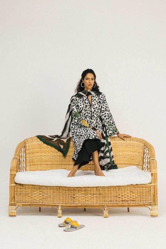 img_coco_lawn_by_zara_shahjahan_2020_awwal_boutique_10B