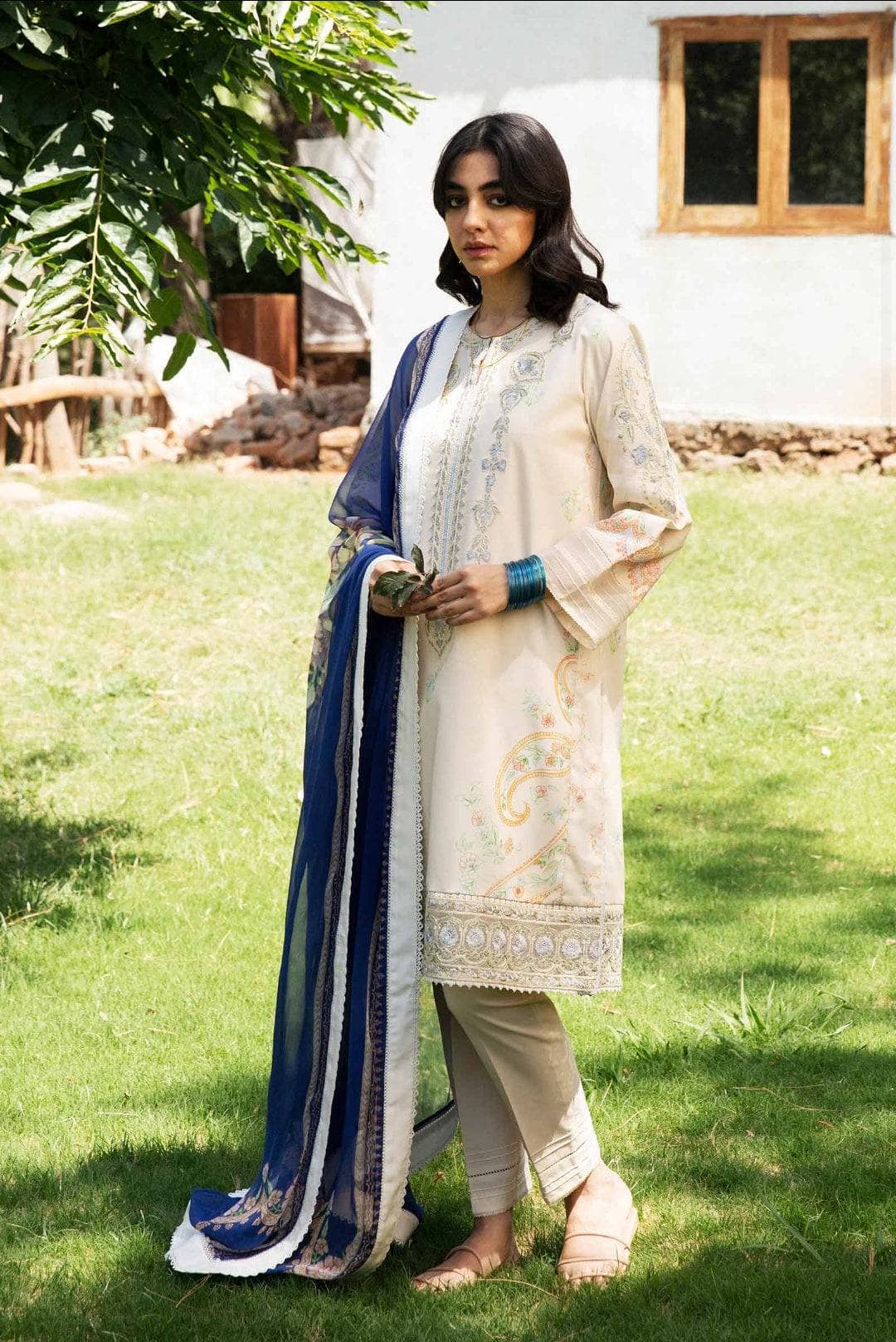 img_coco_by_zara_shahjahan_vol_2_awwal_boutique