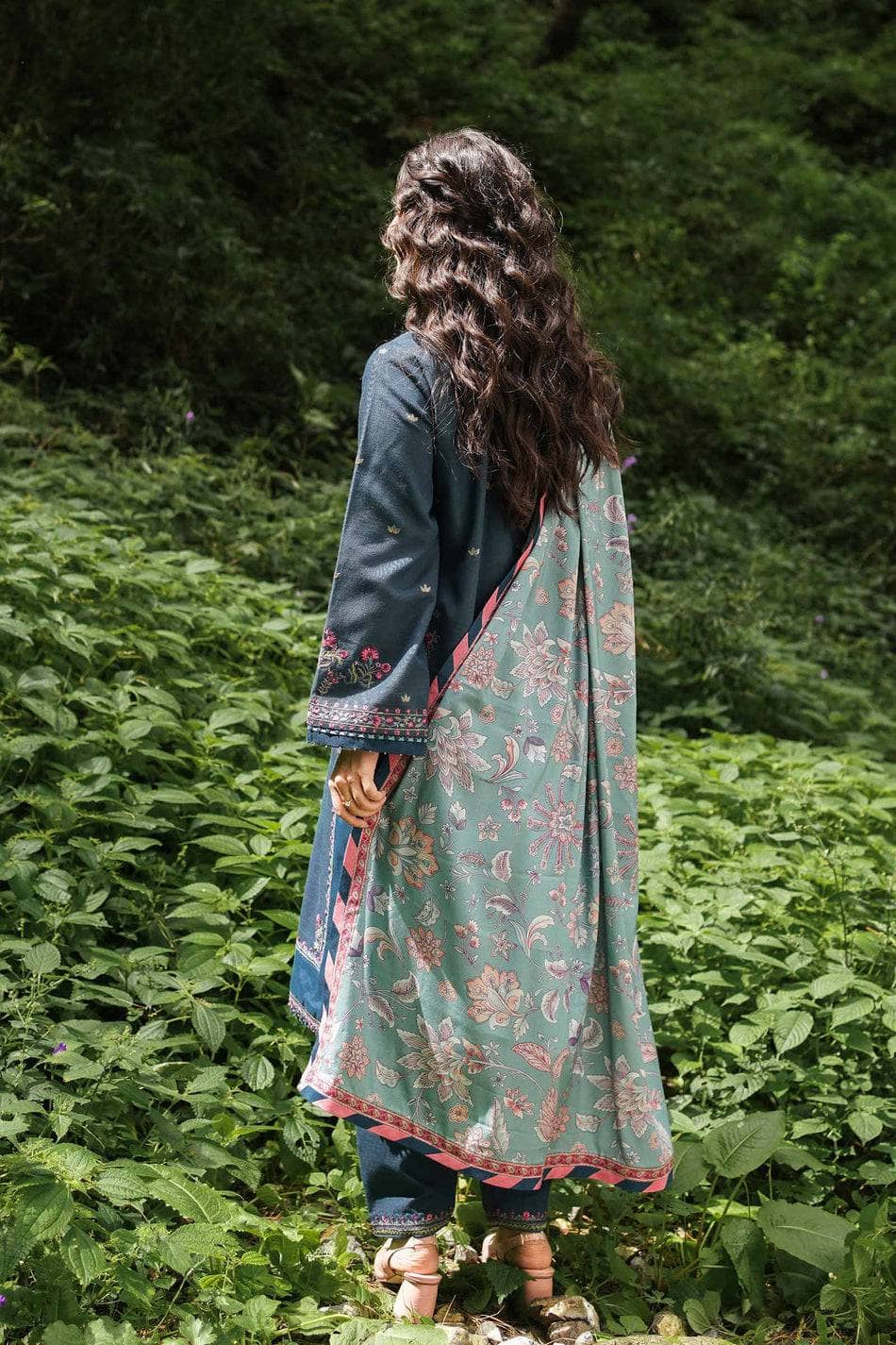 Img_coco_by_zara_shahjahan_winter_22_awwal_boutique