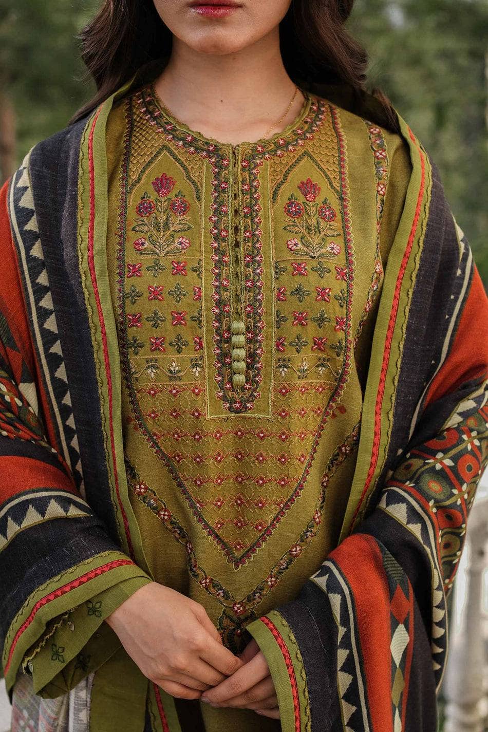 Img_coco_by_zara_shahjahan_winter_22_awwal_boutique