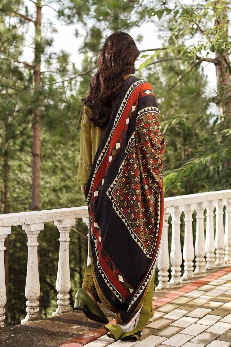 Img_coco_by_zara_shahjahan_winter_22_awwal_boutique