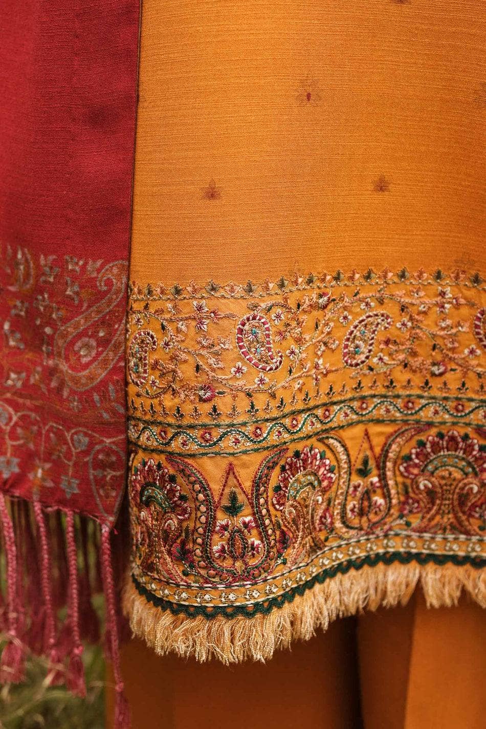 Img_coco_by_zara_shahjahan_winter_22_awwal_boutique